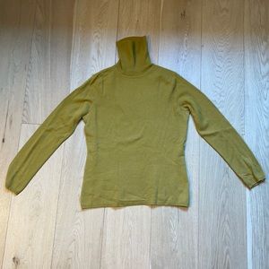 In Cashmere mustard 100% cashmere sweater sz M